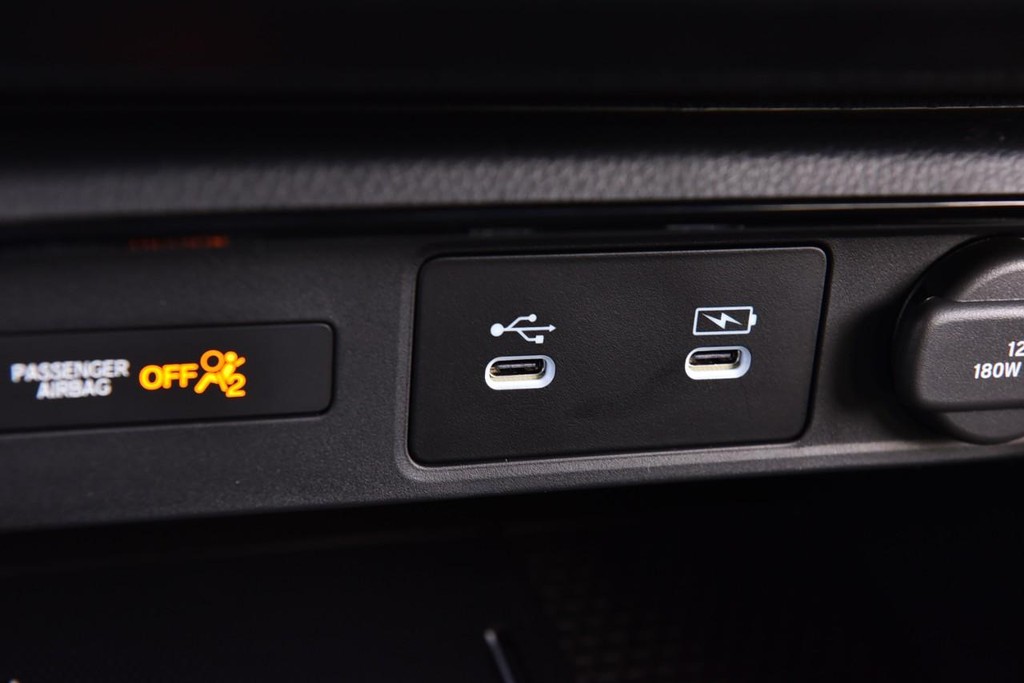 Honda CR-V Hybrid Vehicle Image 17