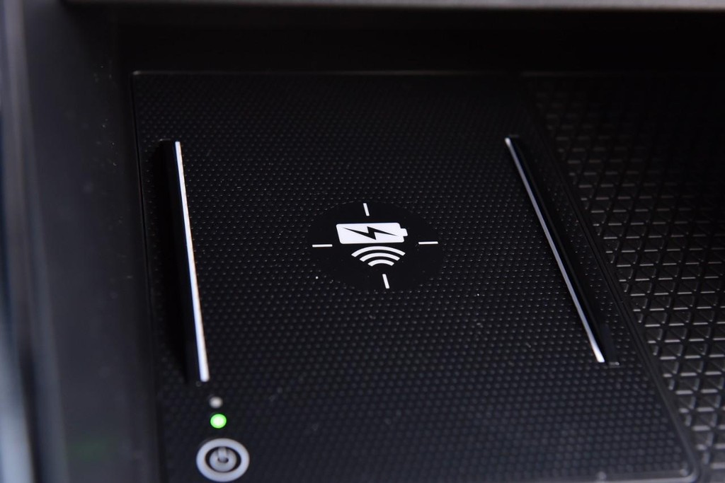 Honda CR-V Hybrid Vehicle Image 18