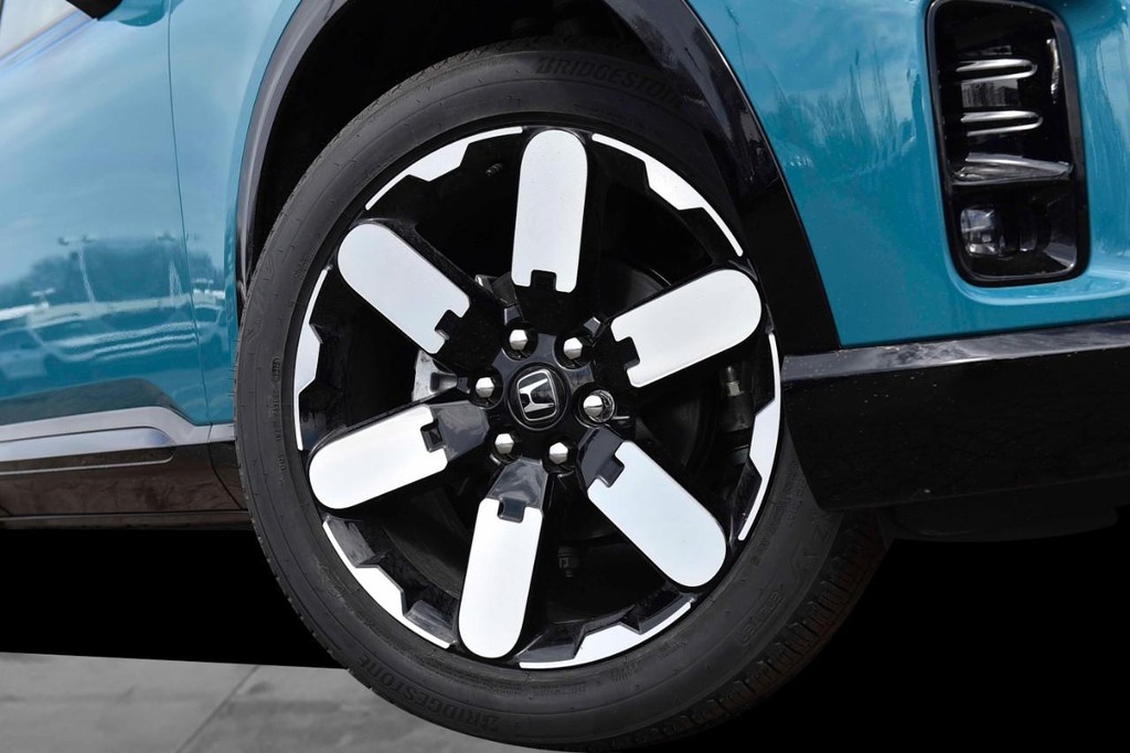 Honda Prologue Vehicle Image 03