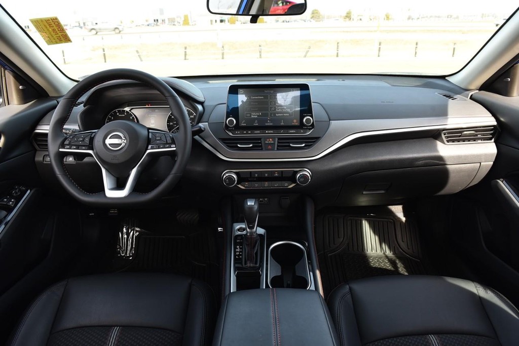 Nissan Altima Vehicle Image 07