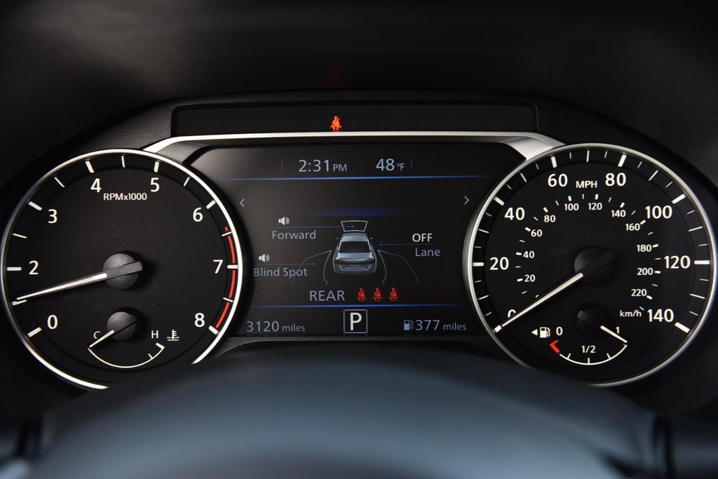 Nissan Altima Vehicle Image 11