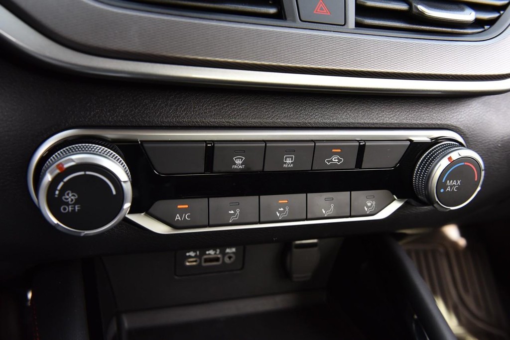 Nissan Altima Vehicle Image 14