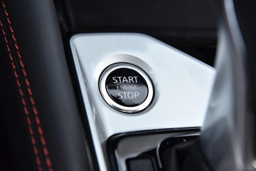 Nissan Altima Vehicle Image 16