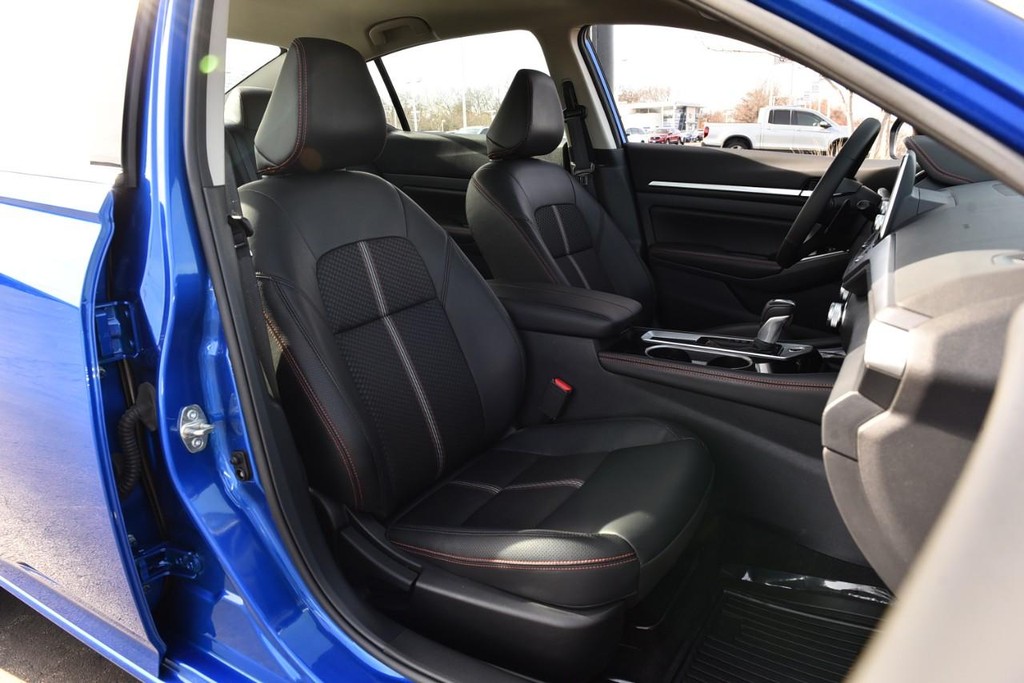 Nissan Altima Vehicle Image 19