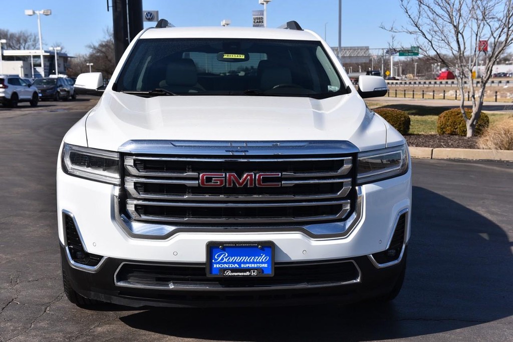 GMC Acadia Vehicle Full-screen Gallery Image 4