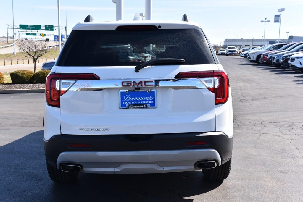 GMC Acadia Vehicle Full-screen Gallery Image 6
