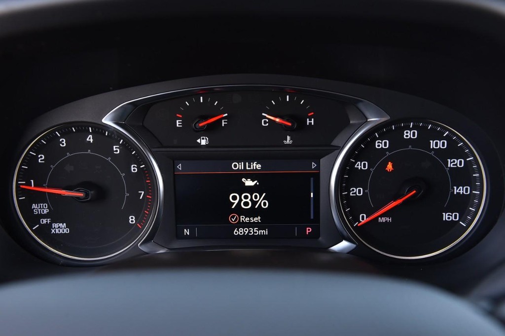 GMC Acadia Vehicle Full-screen Gallery Image 12