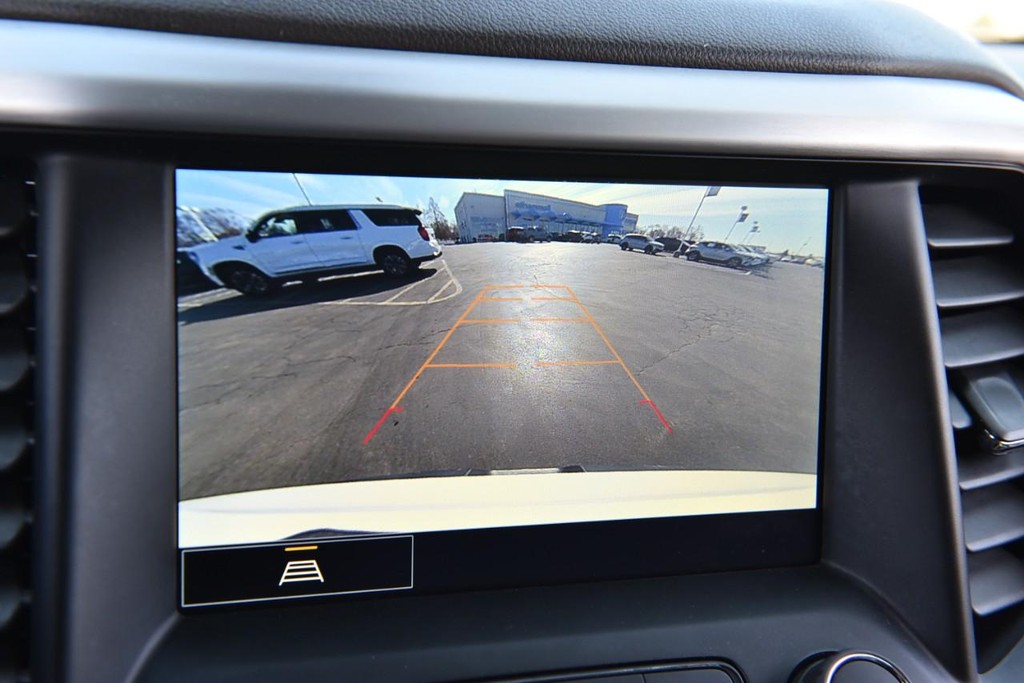 GMC Acadia Vehicle Full-screen Gallery Image 13