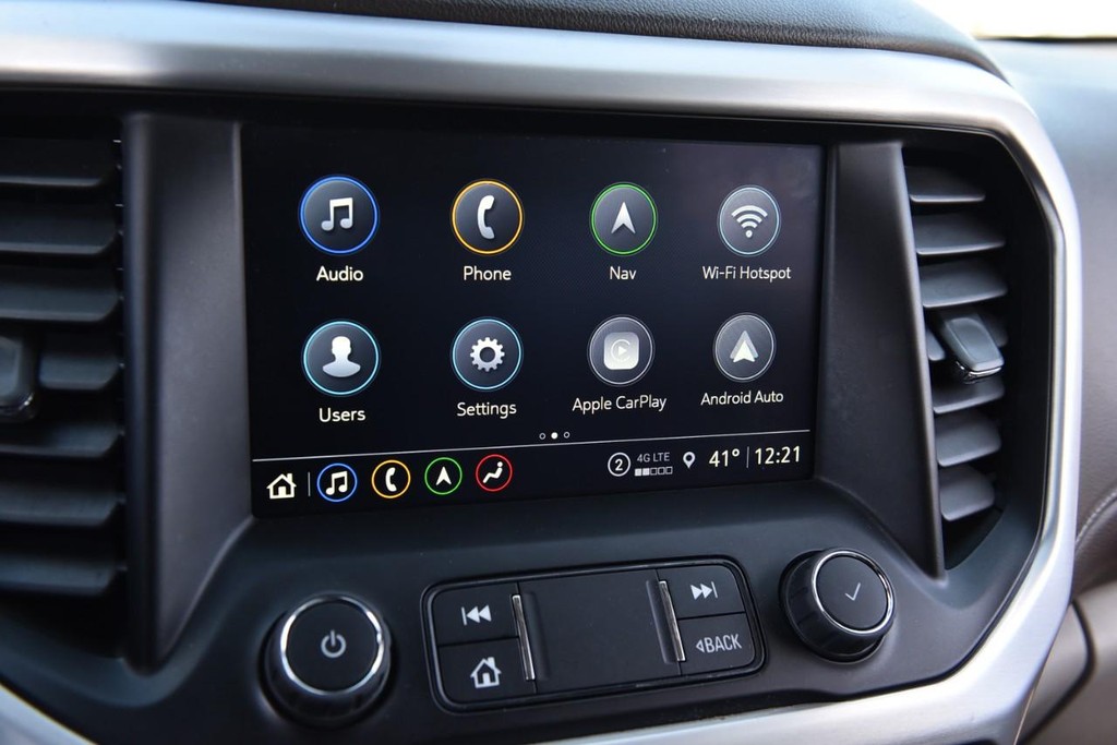 GMC Acadia Vehicle Full-screen Gallery Image 14