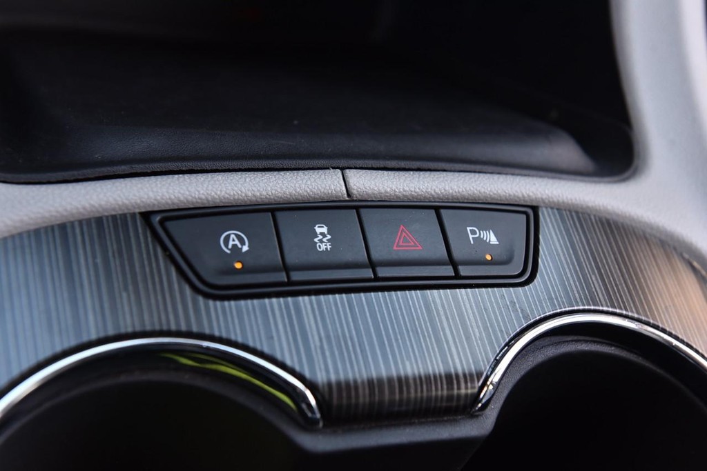 GMC Acadia Vehicle Full-screen Gallery Image 17