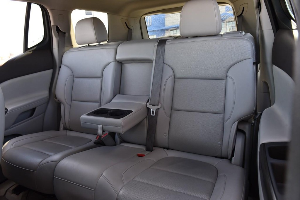 GMC Acadia Vehicle Full-screen Gallery Image 23