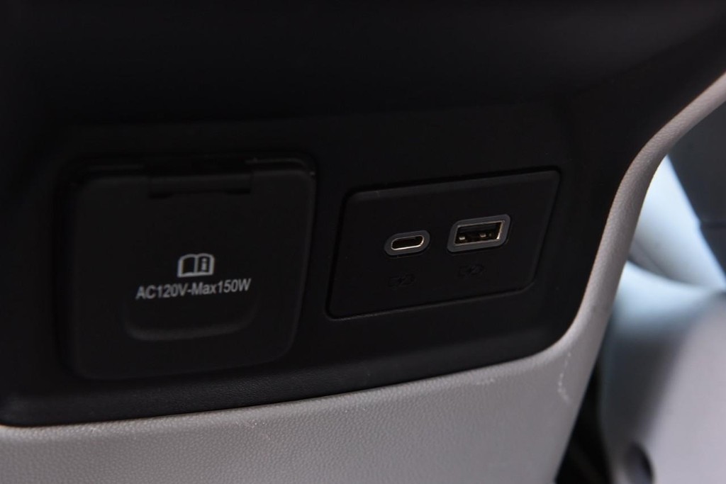 GMC Acadia Vehicle Full-screen Gallery Image 25