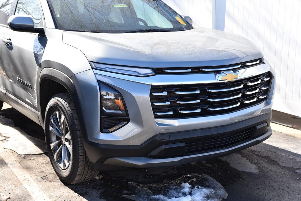 Chevrolet Equinox Vehicle Full-screen Gallery Image 02