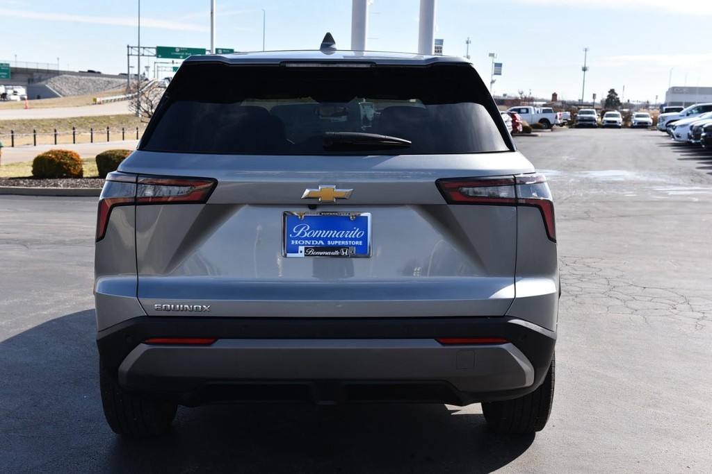 Chevrolet Equinox Vehicle Full-screen Gallery Image 6