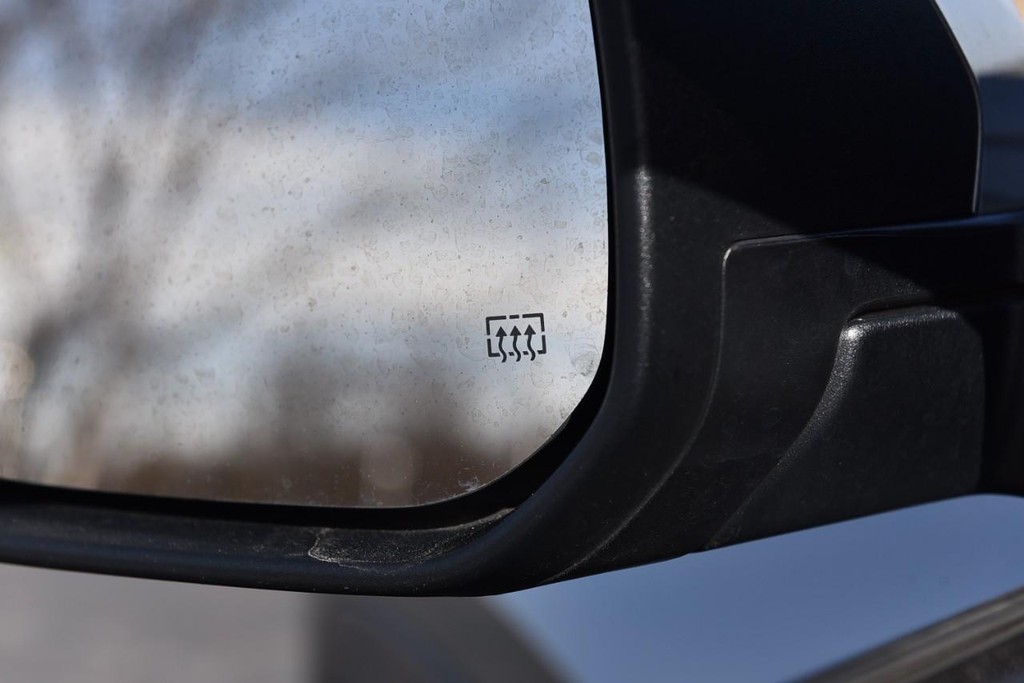 Chevrolet Equinox Vehicle Full-screen Gallery Image 9