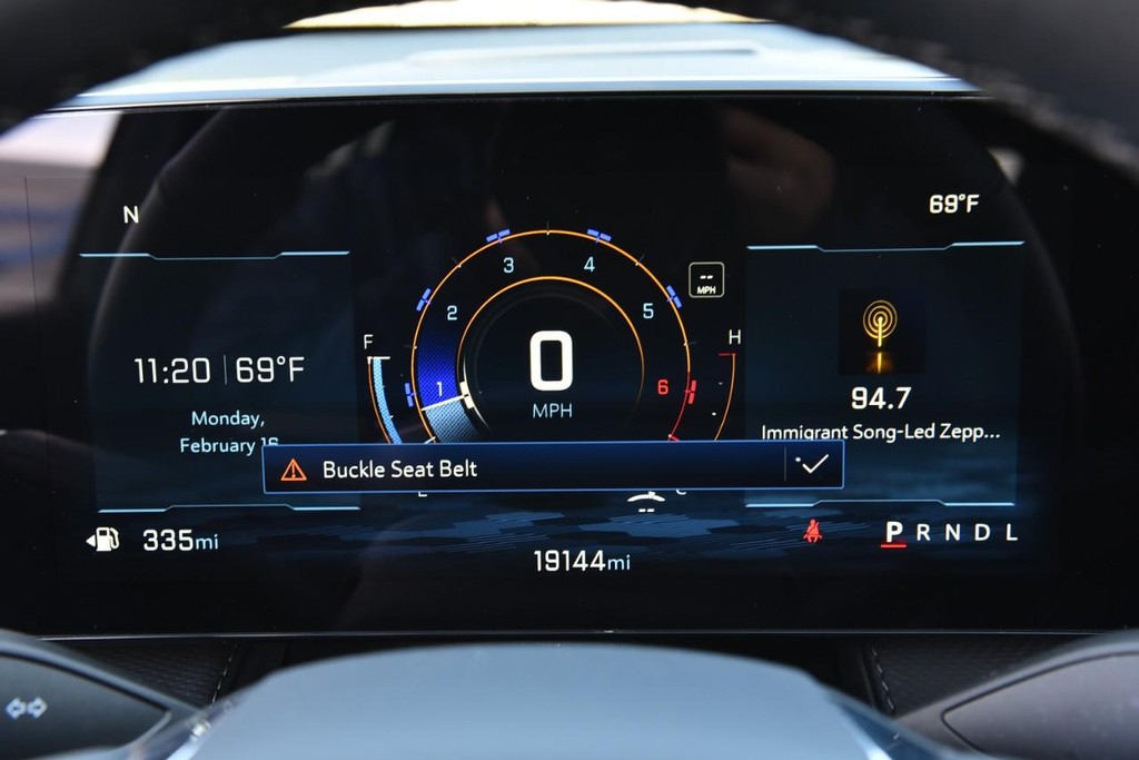 Chevrolet Equinox Vehicle Full-screen Gallery Image 12