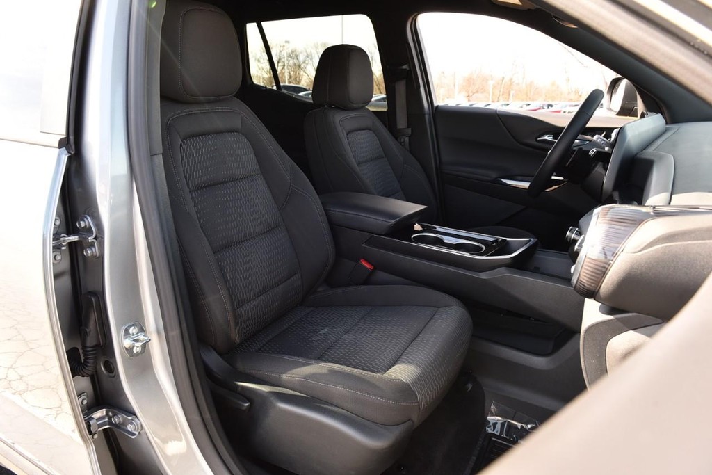 Chevrolet Equinox Vehicle Full-screen Gallery Image 19