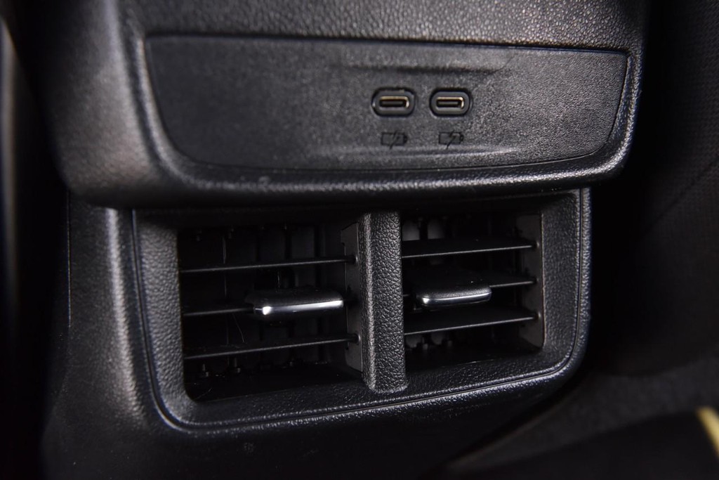 Chevrolet Equinox Vehicle Full-screen Gallery Image 21