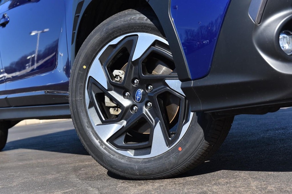 Subaru Crosstrek Vehicle Full-screen Gallery Image 3