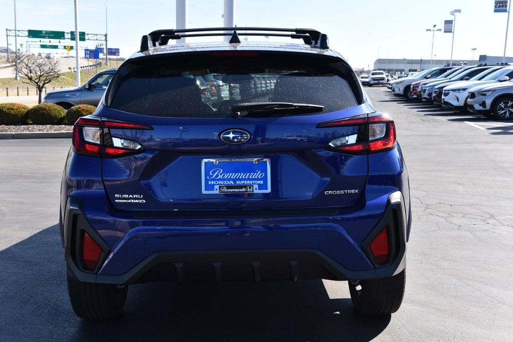 Subaru Crosstrek Vehicle Full-screen Gallery Image 6