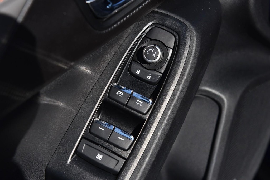 Subaru Crosstrek Vehicle Full-screen Gallery Image 8