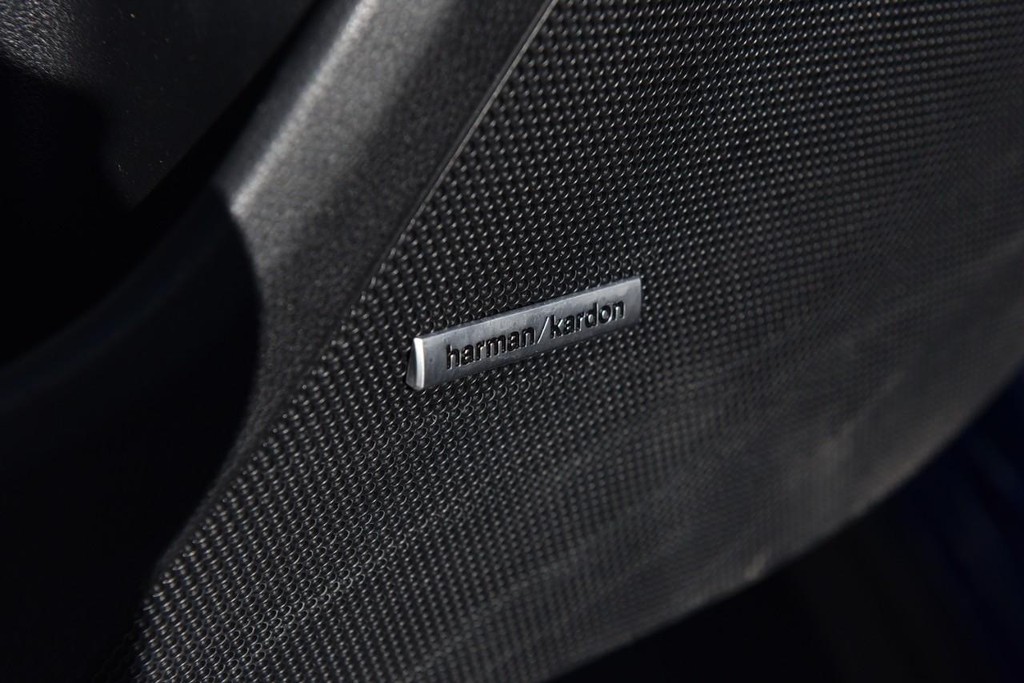 Subaru Crosstrek Vehicle Full-screen Gallery Image 9