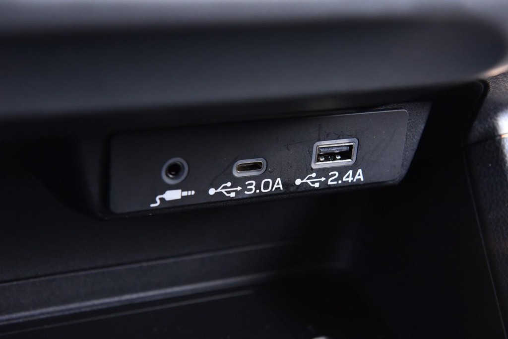 Subaru Crosstrek Vehicle Full-screen Gallery Image 15