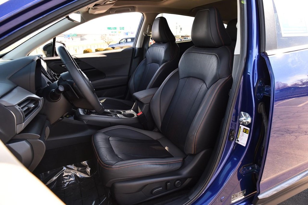 Subaru Crosstrek Vehicle Full-screen Gallery Image 18