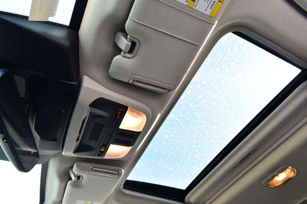 Subaru Crosstrek Vehicle Full-screen Gallery Image 20