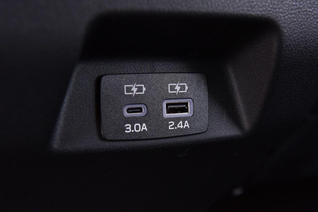 Subaru Crosstrek Vehicle Full-screen Gallery Image 22