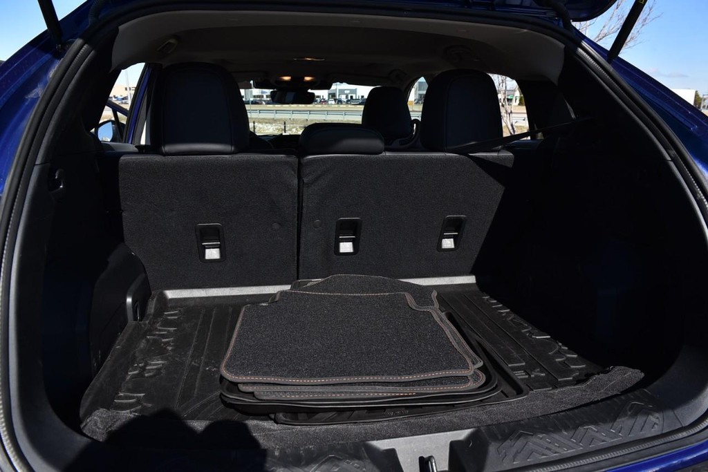 Subaru Crosstrek Vehicle Full-screen Gallery Image 23