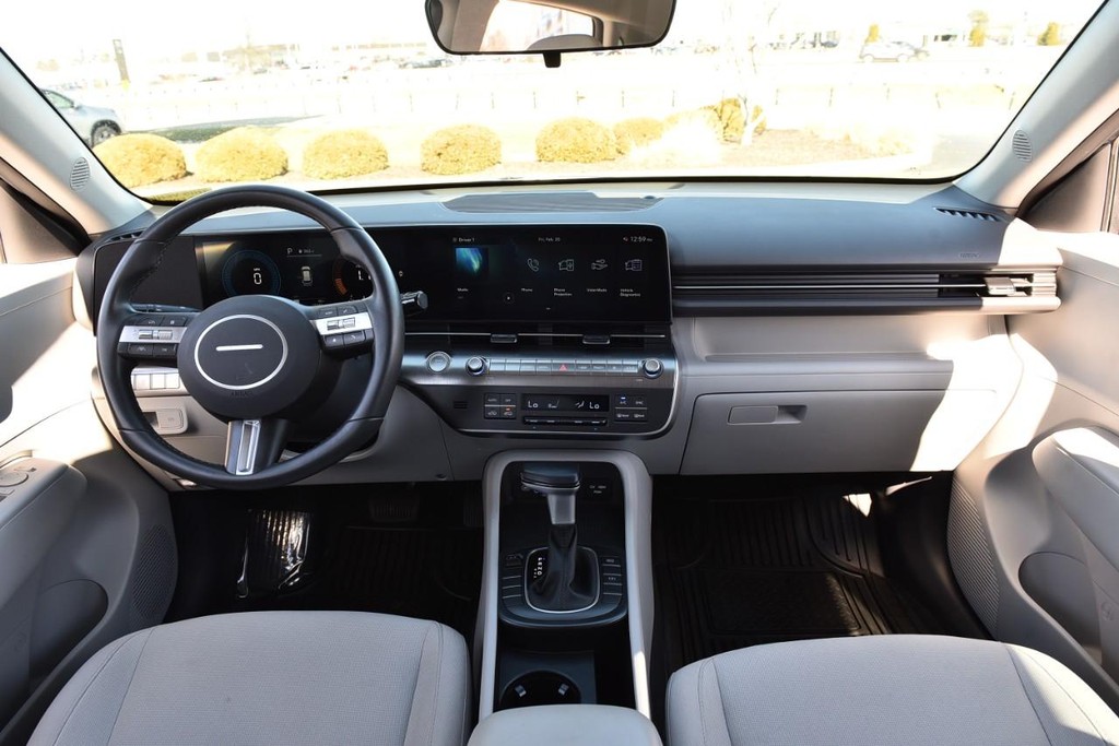 Hyundai Kona Vehicle Full-screen Gallery Image 7