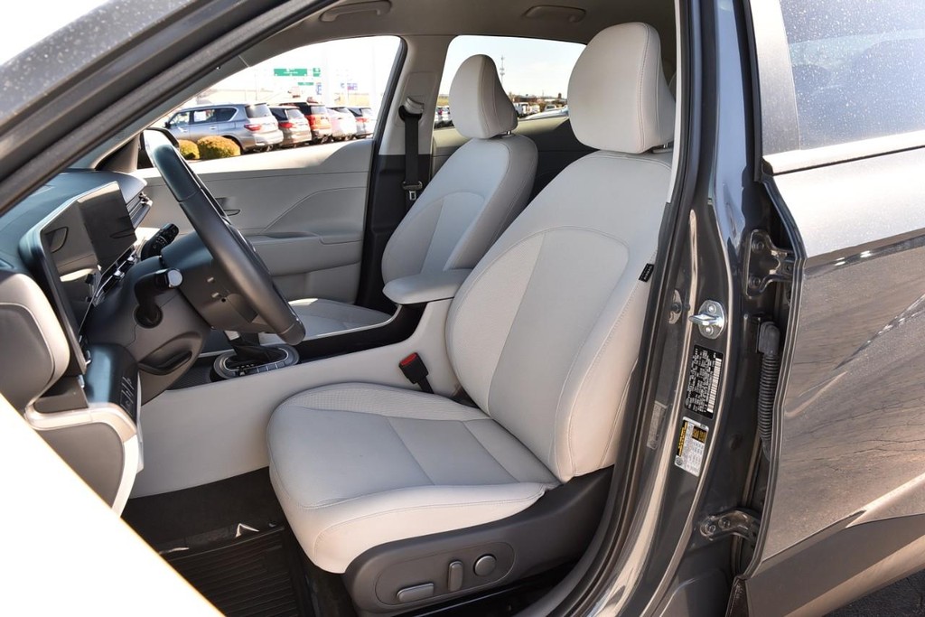 Hyundai Kona Vehicle Full-screen Gallery Image 19