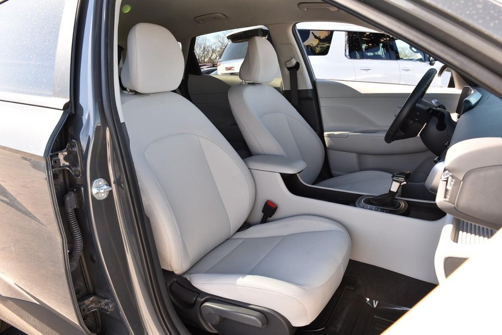 Hyundai Kona Vehicle Full-screen Gallery Image 20