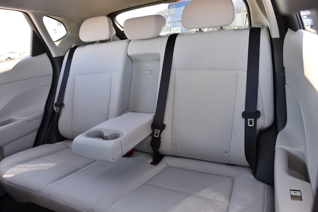 Hyundai Kona Vehicle Full-screen Gallery Image 21