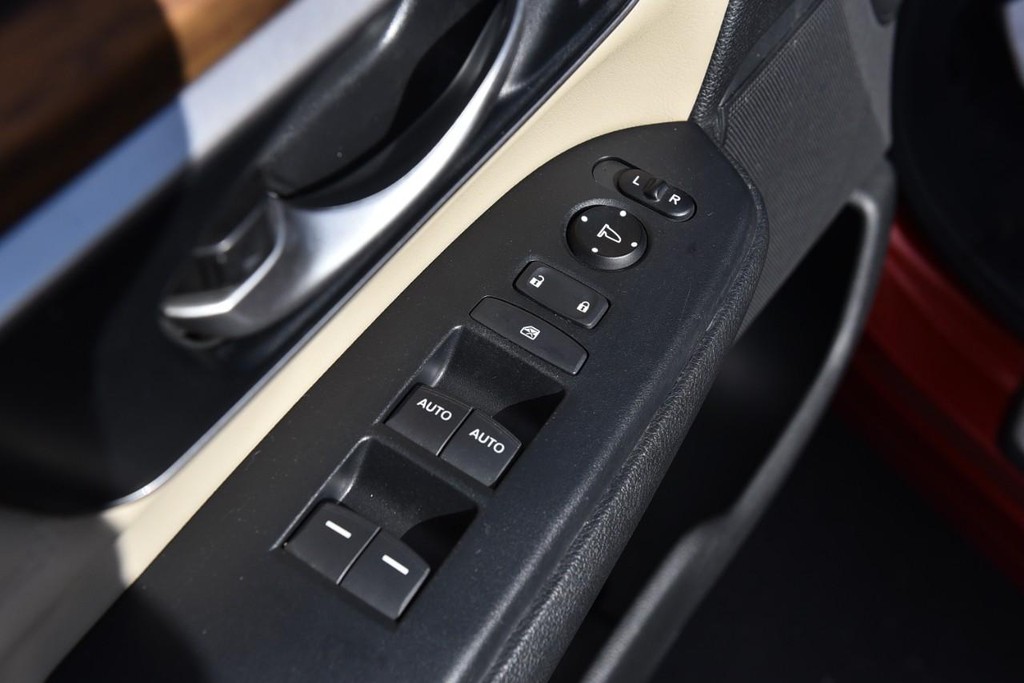 Honda CR-V Vehicle Image 08