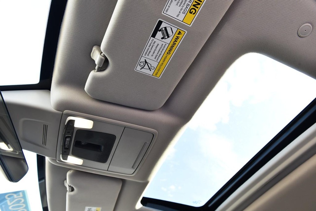 Honda CR-V Vehicle Image 24