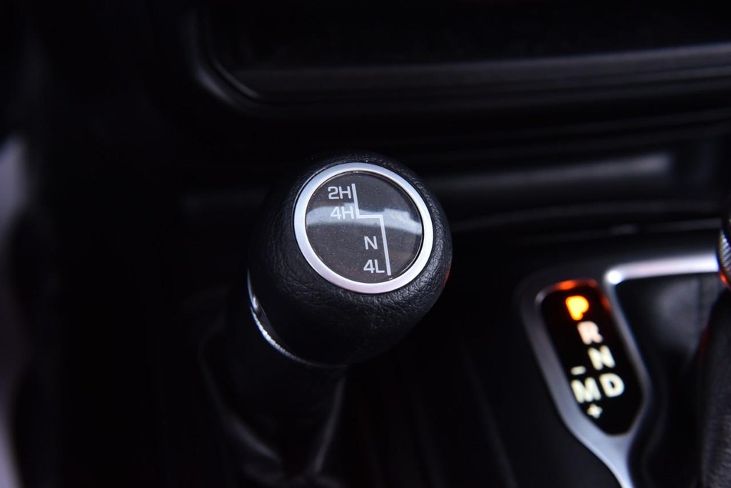 Jeep Wrangler Unlimited Vehicle Image 16