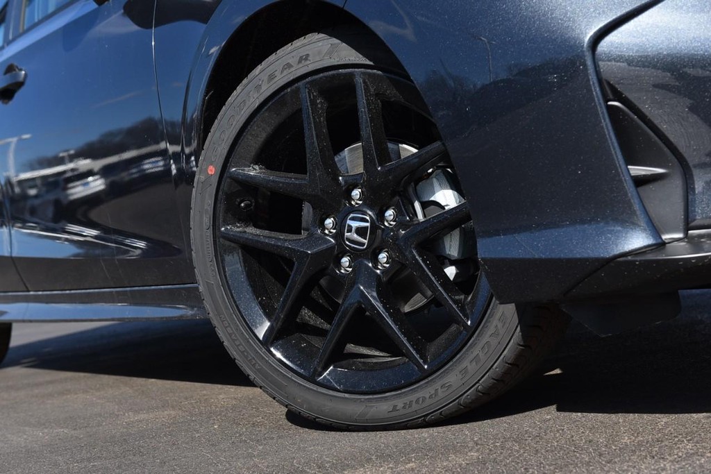 Honda Civic Sedan Vehicle Full-screen Gallery Image 3