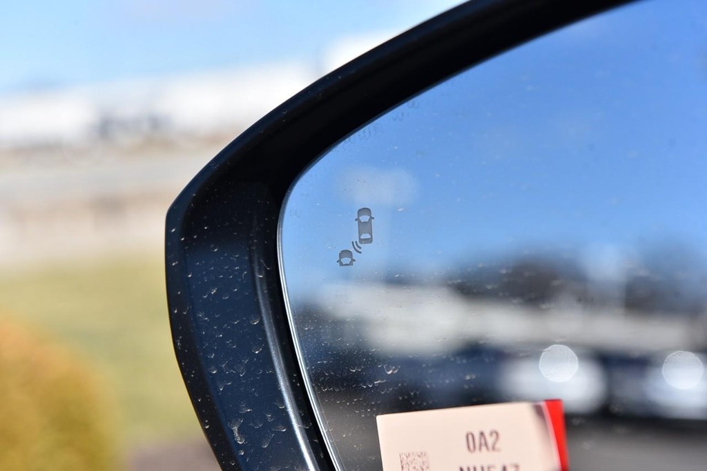 Honda Civic Sedan Vehicle Full-screen Gallery Image 10