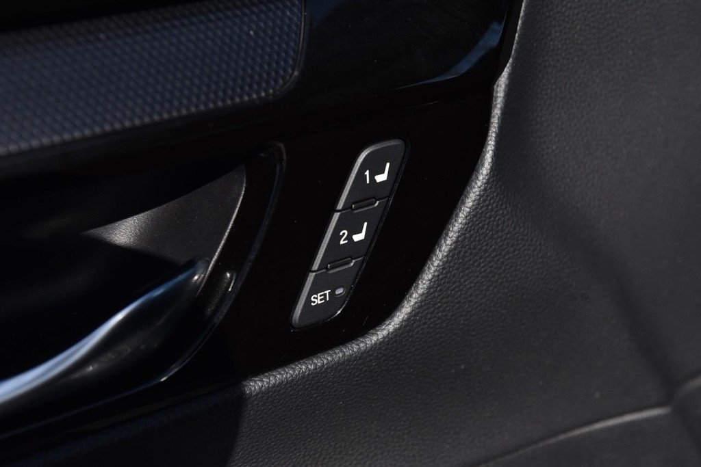 Honda CR-V Vehicle Full-screen Gallery Image 9