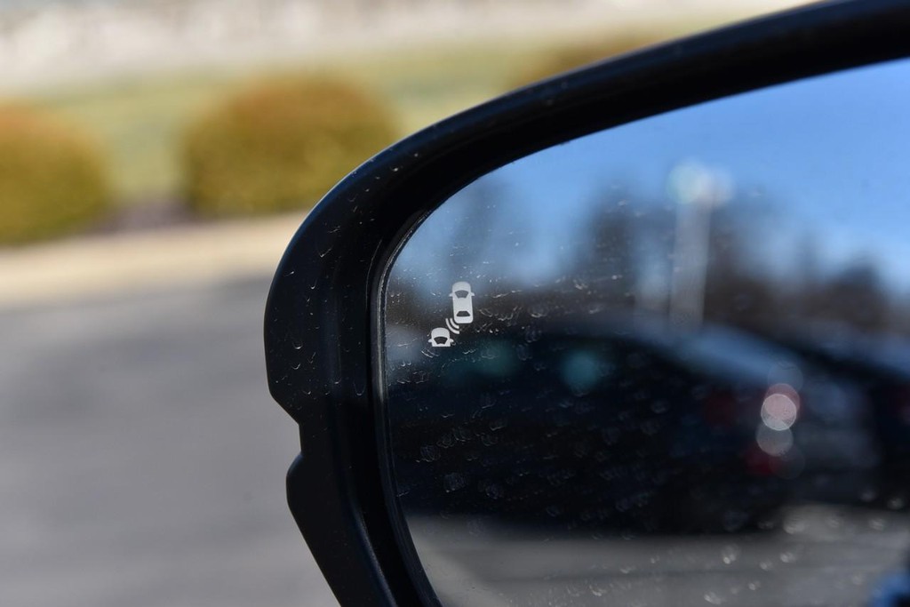 Honda CR-V Vehicle Full-screen Gallery Image 10