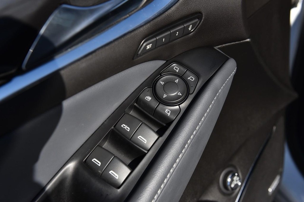 Buick Enclave Vehicle Full-screen Gallery Image 8