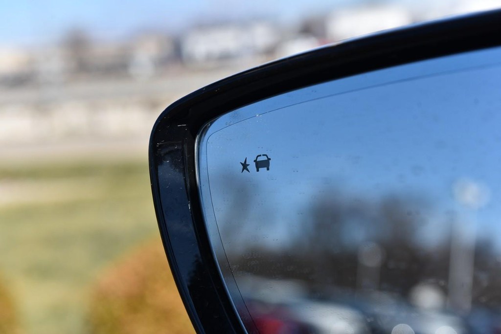 Buick Enclave Vehicle Full-screen Gallery Image 11