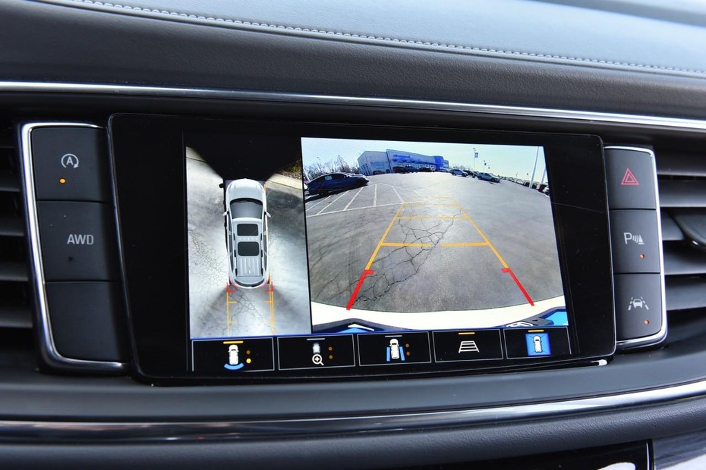 Buick Enclave Vehicle Full-screen Gallery Image 14