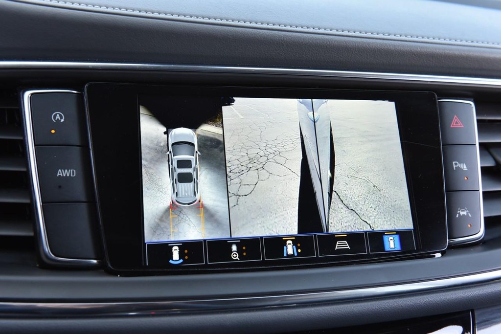 Buick Enclave Vehicle Full-screen Gallery Image 15