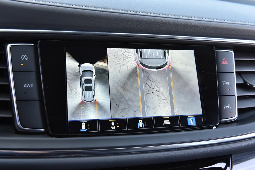 Buick Enclave Vehicle Full-screen Gallery Image 16