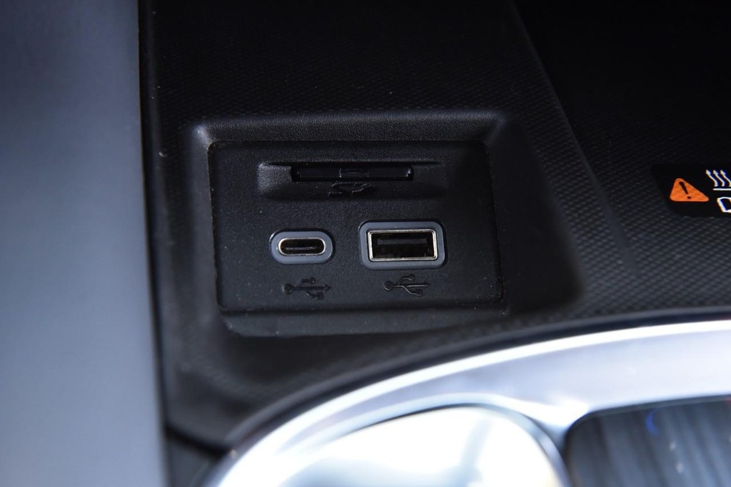 Buick Enclave Vehicle Full-screen Gallery Image 20