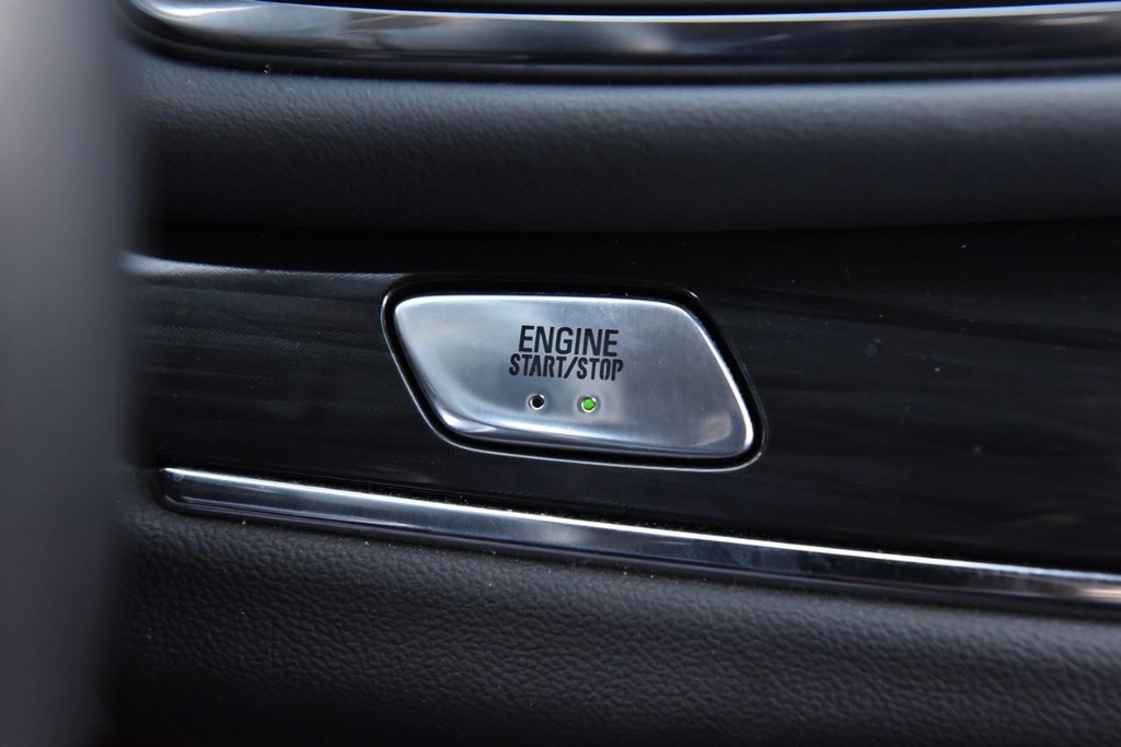 Buick Enclave Vehicle Full-screen Gallery Image 21