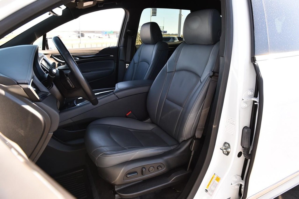 Buick Enclave Vehicle Full-screen Gallery Image 23